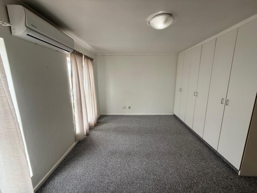 To Let 1 Bedroom Property for Rent in Langerug Western Cape